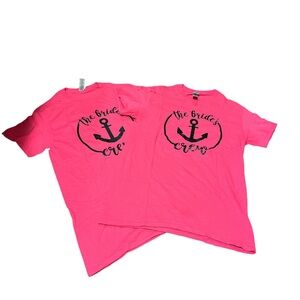 Bundle of 2 Pink and Black Gildan T-shirt “The Bride’s Crew”